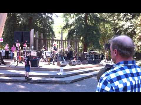 Mike Gurley (dada) plays Starspangled Banner