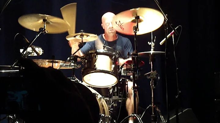 Hurtsmile's Dana Spellman Kicking Ass on drums!