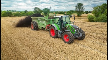 Brosters spreading compost (4K)