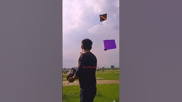 🪁 Kite Flying 😍 #Viral #viralshort #kiteflying #kitelovers #kite #patanglove #bigkite #shorts #kites