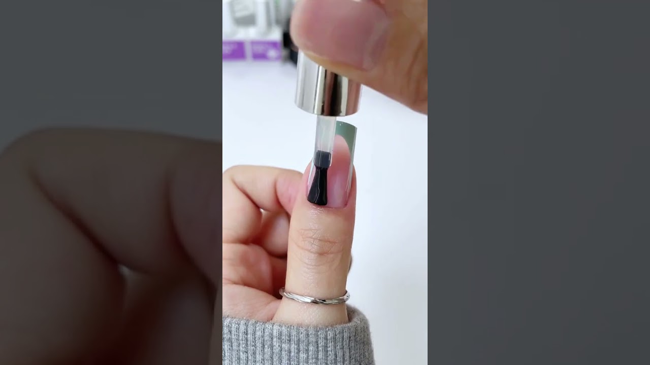 Embrace the coolness of Tiffany Blue nails!