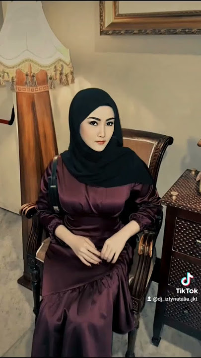 Dj iztynathalia pake hijab