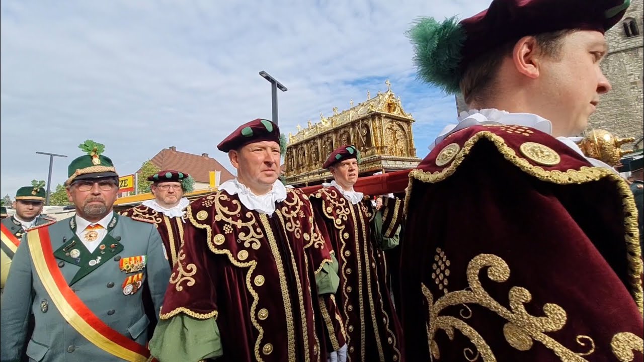 Paderborn Libori 26. Juli 2022 - Schlussfeier, Prozession über Domplatz und Beisetzung der Reliquien