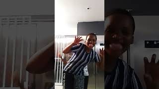 Mio Mi La La La La La Ft My Sis Resimi