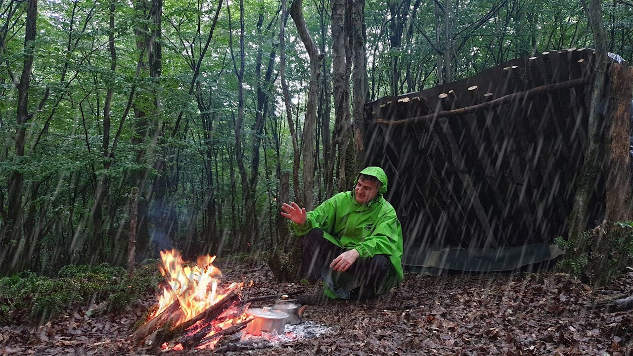 SOLO CAMPING • CAMPING IN HEAVY RAIN • RELAXING AND SLEEPING WITH RAIN