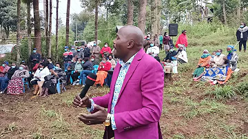 TITÛHÛ , Njeru Thiga as an M.C at a burial.