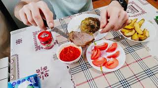 Лопатка свиная запечённая в духовке с приправой и чесноком Лопатка свиная запечённая в духовке с приправой и чесноком
