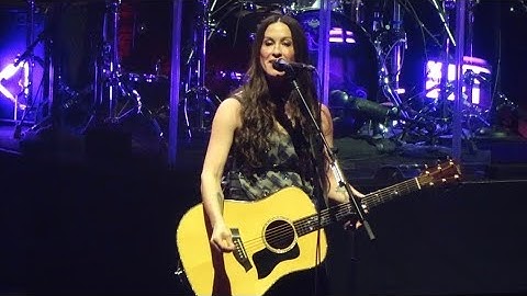 Worth it? An Honest Review of Opening Night of Alanis Morissette Residency Concert Caesars 10/15/25