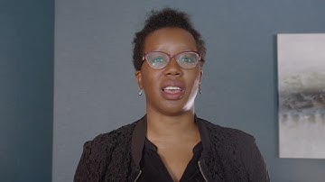 What is a columnist?