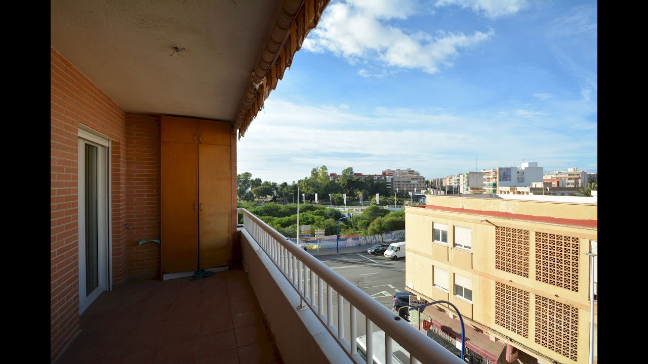 Large apartment with garage for sale in Torrevieja