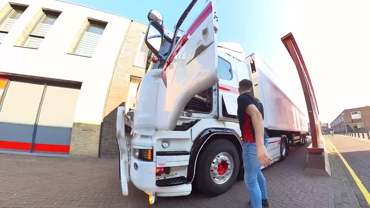 Een dag mee in de winkeldistributie bij van Merode Transport.