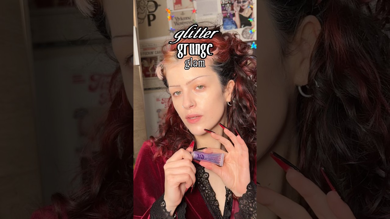 christmassy glitter grunge #altmakeup #hoodedeyes #glittermakeup #grungemakeup #makeup