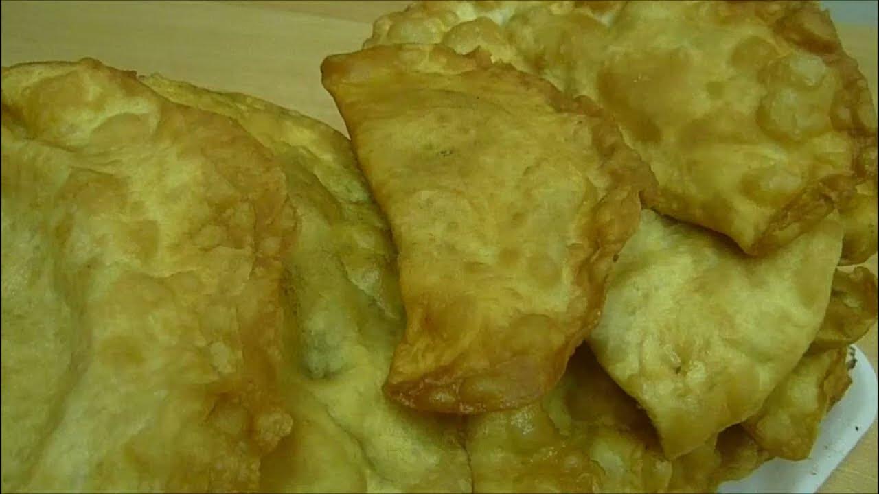 тесто для чебуреков пузырчатое. чебуреки на минералке. пузырчатые чебуреки. чебуреки тесто на минералке с пузырьками. тест на чебуреки на минералке.