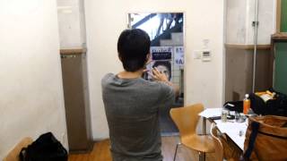 目隠ししてトイレに行った結果、絶対に入っては行けない場所に(Blindfolding a man and going to the restroom..)