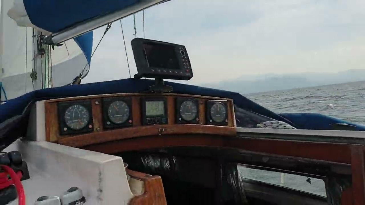 Sailing and steering a boat without using the tiller (simulated rudder