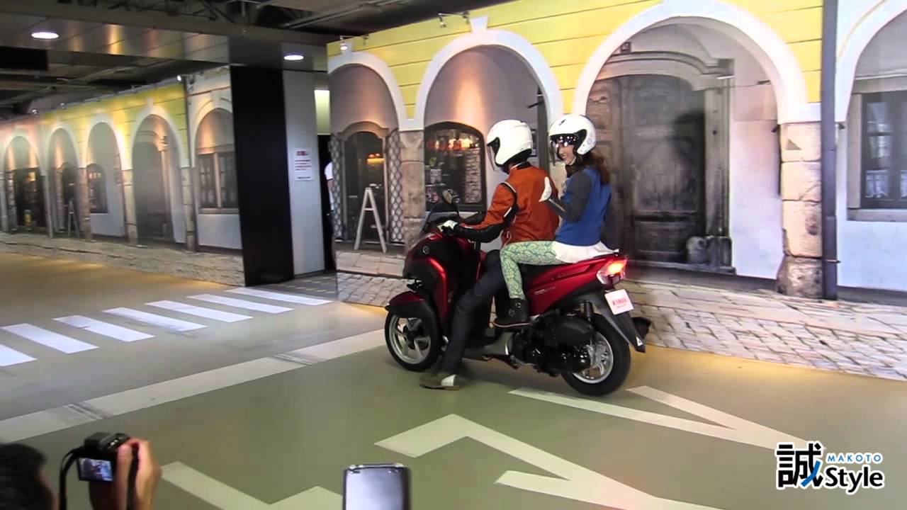 大島優子も ナニコレー という新感覚三輪バイクの乗り味は 3 6 Youtube 大島優子も ナニコレー という新感覚三輪バイクの乗り味は 3 6 Youtube