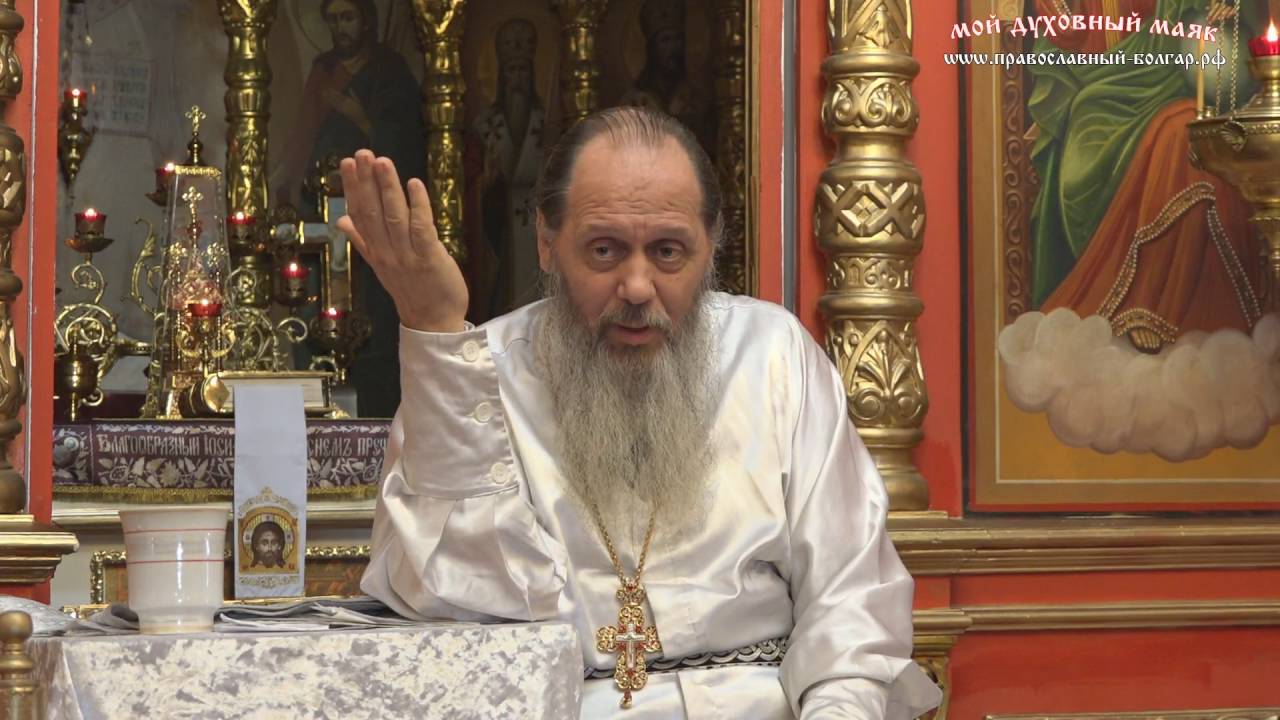 Почему священники облачаются в женское и носят длинные волосы?