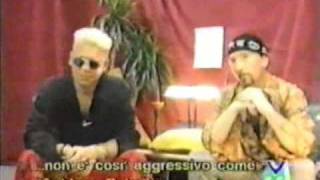 Interview Adam Clayton (in a skirt!) and The Edge (1/3)