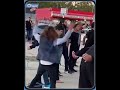مشهد طريف لسيدة أمريكية تشارك في لطمية شيعية بولاية ميتشيغن بعد ظنها أنهم يرقصون مشهد طريف لسيدة أمريكية تشارك في لطمية شيعية بولاية ميتشيغن بعد ظنها أنهم يرقصون