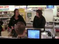 Geld voorschieten in supermarkt | Wie goed doet...