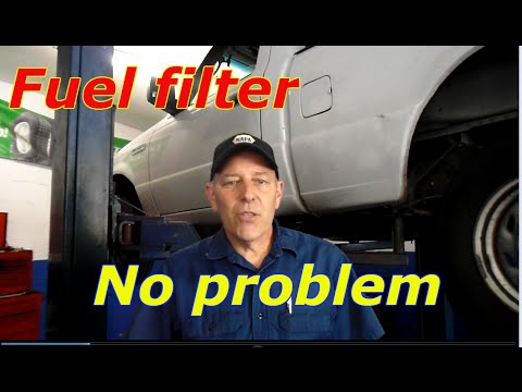 Vídeo: Onde está o filtro de combustível em um Ford Ranger 2006?
