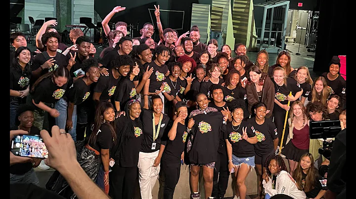 Jennifer Hudson surprises Booker T. Washington per...