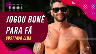 FÃ CAI NO MAR PRA PEGAR BONÉ DE GUSTTAVO LIMA