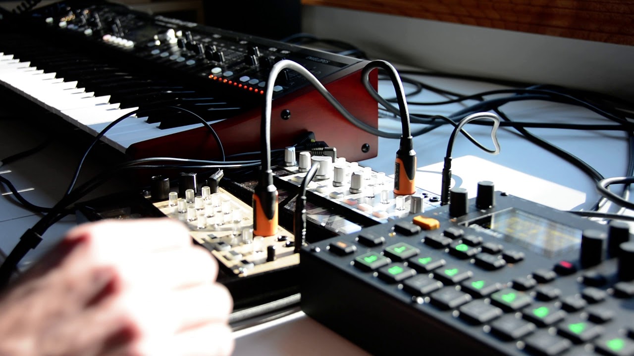 Synthwave (#17) with Digitakt, DeepMind 12 and a couple Volcas