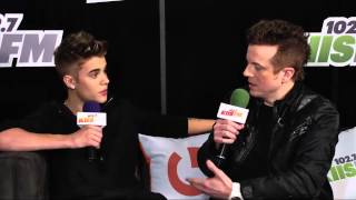 Jesse and JoJo interview Justin Bieber backstage at Jingle Ball