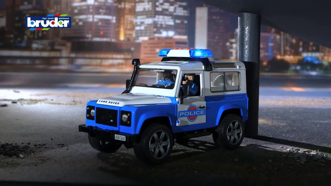 bruder police land rover