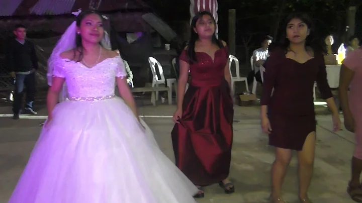 Trio Aurora Hidalguense -- bailando sones xantoler...