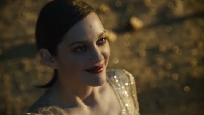 Dancing On The Moon (Chanel No.5/The Film/Marion Cotillard)  ムーンマリオンコティヤールのビデオでシャネルのコマーシャルダンス 