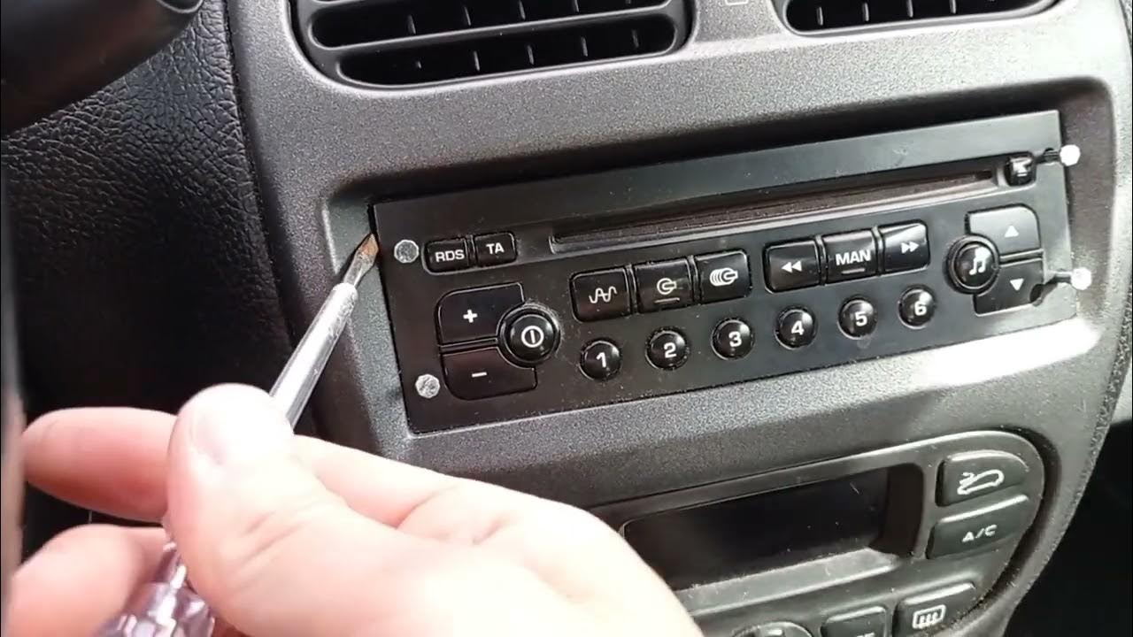 Peugeot 206cc (kako skinuti CD player-radio za 1 minut) 