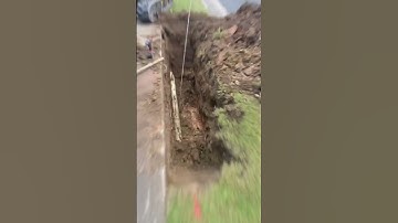 Leaking Sewer Main 🚫⚠️🚧 #construction #damage #excavationsafety #excavation #sewerline #sewermain