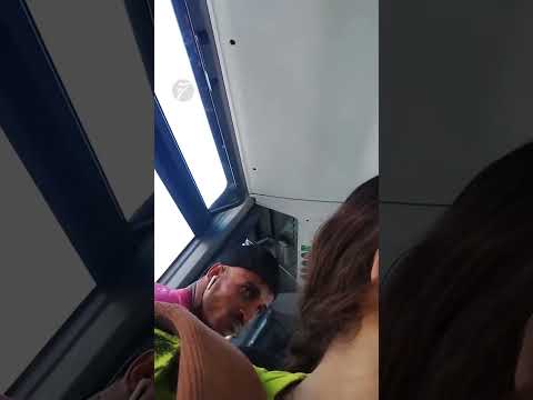 قلة تصاحيب مبغاتش تهدر معاه ناض كيهددها داخل حافلة يخسرلها وجهها