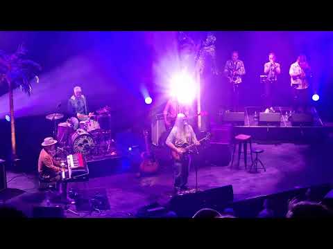 Young Gun Silver Fox - Long Distance Love Affair - live @TivoliVredenburg Utrecht NL, 7 June 2022