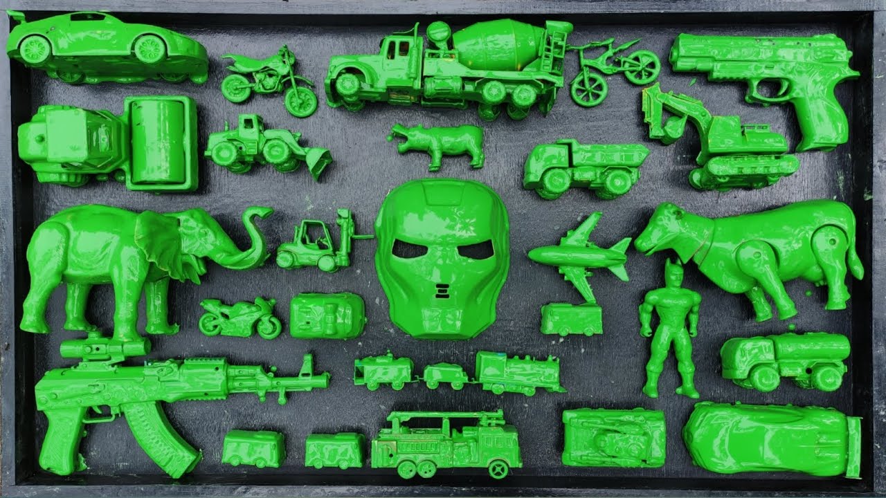 membersihkan-mainan-mobil-balap-truk-molen-kereta-api-ambulance