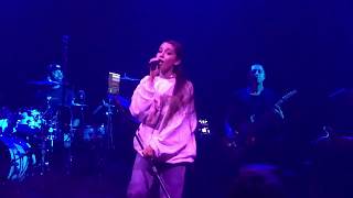 Download Lagu Ariana Grande - Honeymoon Avenue live at Chicago Sweetener Sessions MP3 Download Lagu Ariana Grande - Honeymoon Avenue live at Chicago Sweetener Sessions MP3
