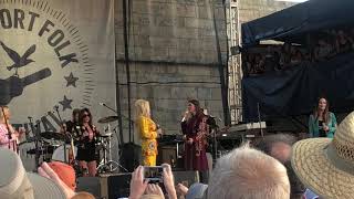 Dolly Parton - Jolene - Newport Folk Festival chords