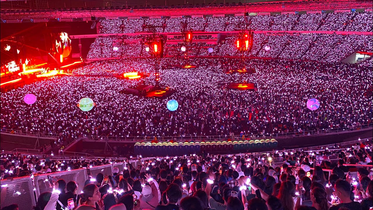 Coldplay - A Sky Full of Stars (Live in Jakarta Indonesia) Coldplay - A Sky Full of Stars (Live in Jakarta Indonesia)