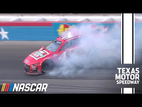 Kevin Harvick crashes while leading at Texas