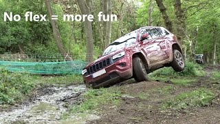 DEMBLEBY OFF ROAD CENTRE GRANTHAM UK  LIGHT OFF ROADING IN JEEP GRAND CHEROKEE WK2