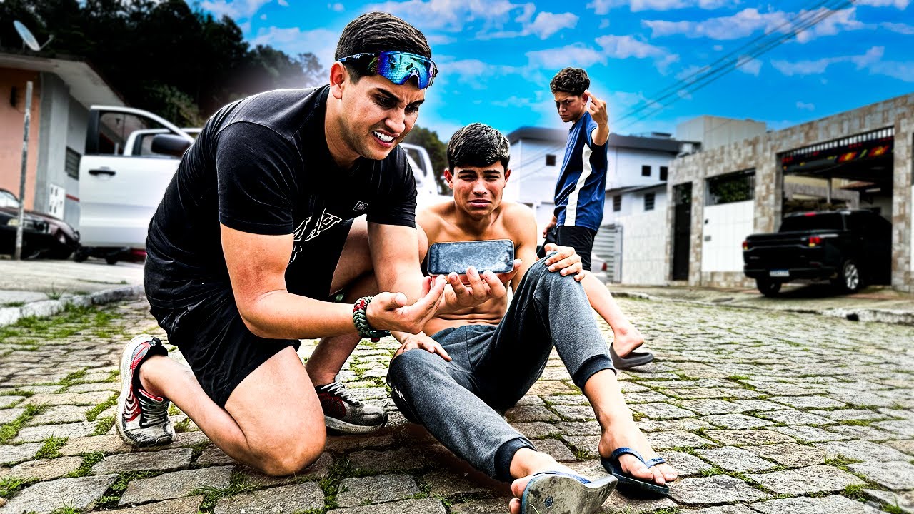 O BOCA DE TRAIRA QUEBROU O CELULAR DO INDIO