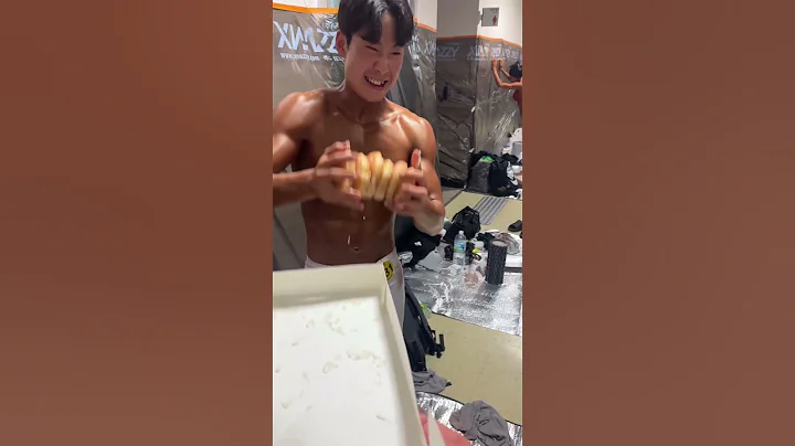 Bodybuilder Has Cheat Meal After Months - DayDayNews