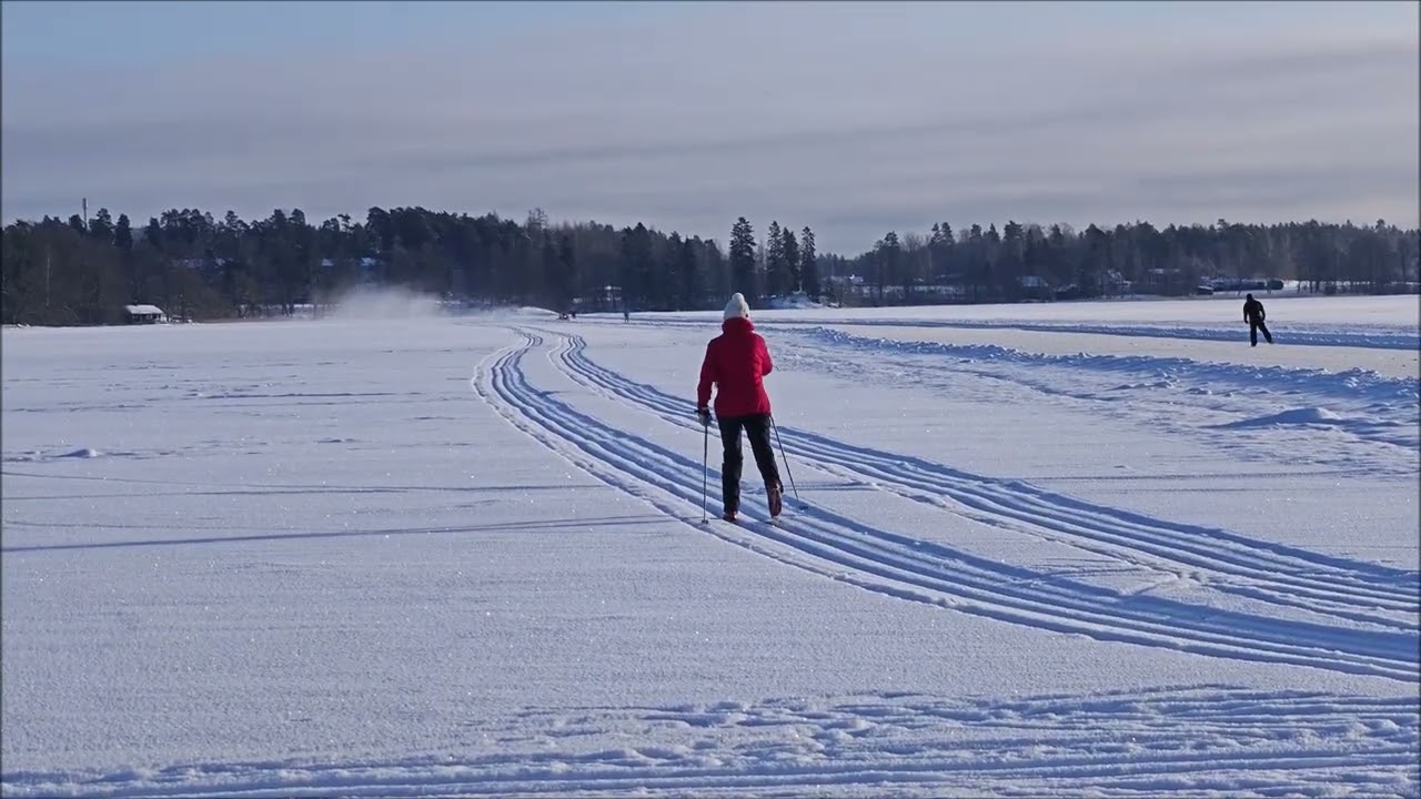 Sunny day in powder snow on the ice, Tuusulanjärvi, Järvenpää, Tuusula, Kari Gröhn, karigrohncom