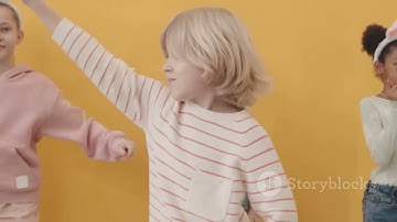 Bounce Along  & Count 1–10 with Cute Fruit 🍎🍌🍓