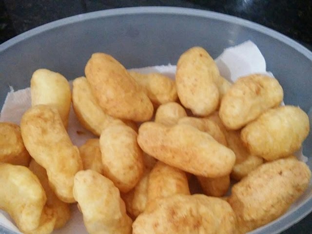 RECEITA: BISCOITO FRITO DE POLVILHO COM QUEIJO