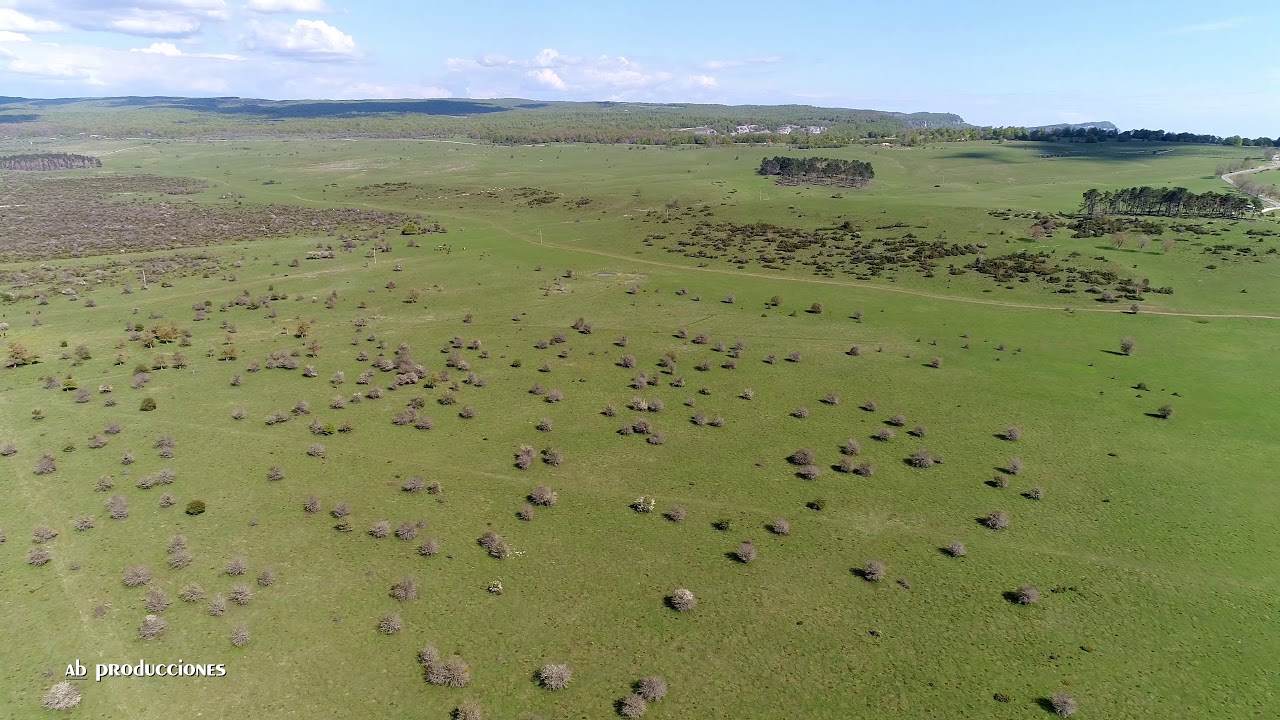 SOBREVOLANDO LA SIERRA DE URBASA ANDIA (UHD 4K).