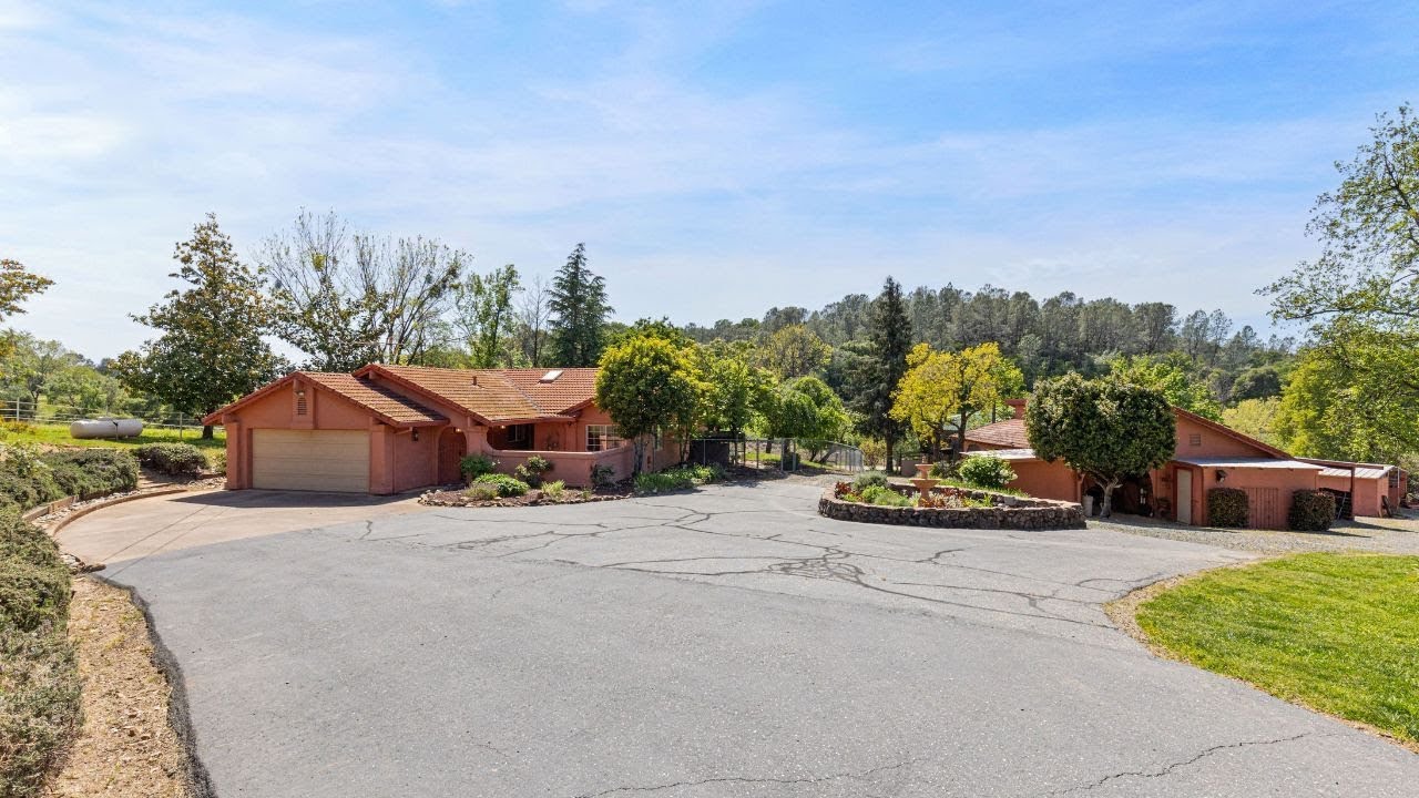 13587 Garden Bar Rd, Grass Valley, CA 95949 // MLS#: 225047224
