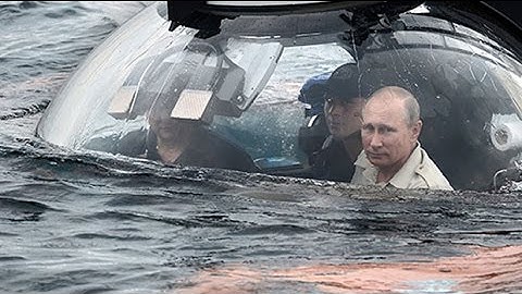 Russian President Vladimir Putin pays visit to Crimea in a submarine